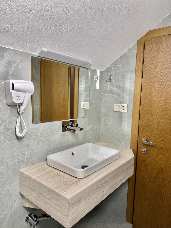 Hotel Embassy Tbiliszi Kültér fotó