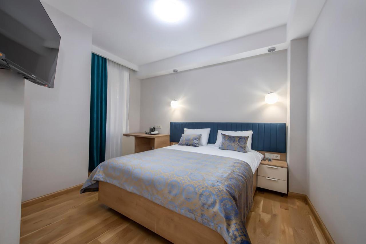 Hotel Embassy Tbiliszi Kültér fotó